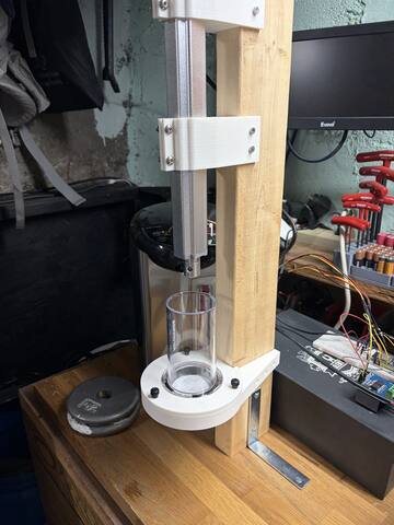 AeroPress chamber seated in the printed cradle